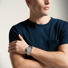 Load image into Gallery viewer, Superman x Fossil Limited-Edition S-Shield Watch Set
