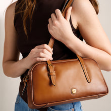 Load image into Gallery viewer, Danni Leather Shoulder Bag
