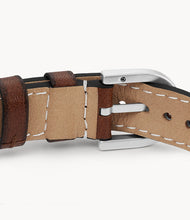 Load image into Gallery viewer, Heritage D-Link Medium Brown Leather Strap Bracelet
